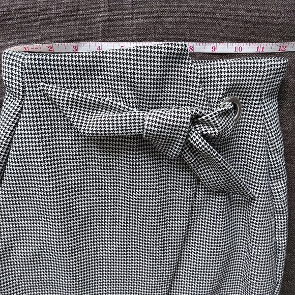 H&M Asymmetrical Houndstooth Pencil Skirt with Faux Wrap Detail - Picture 5 of 7